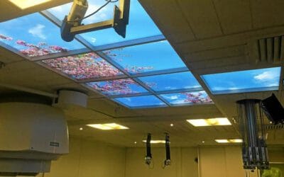 Installation de panneaux lumineux dans la salle scanner